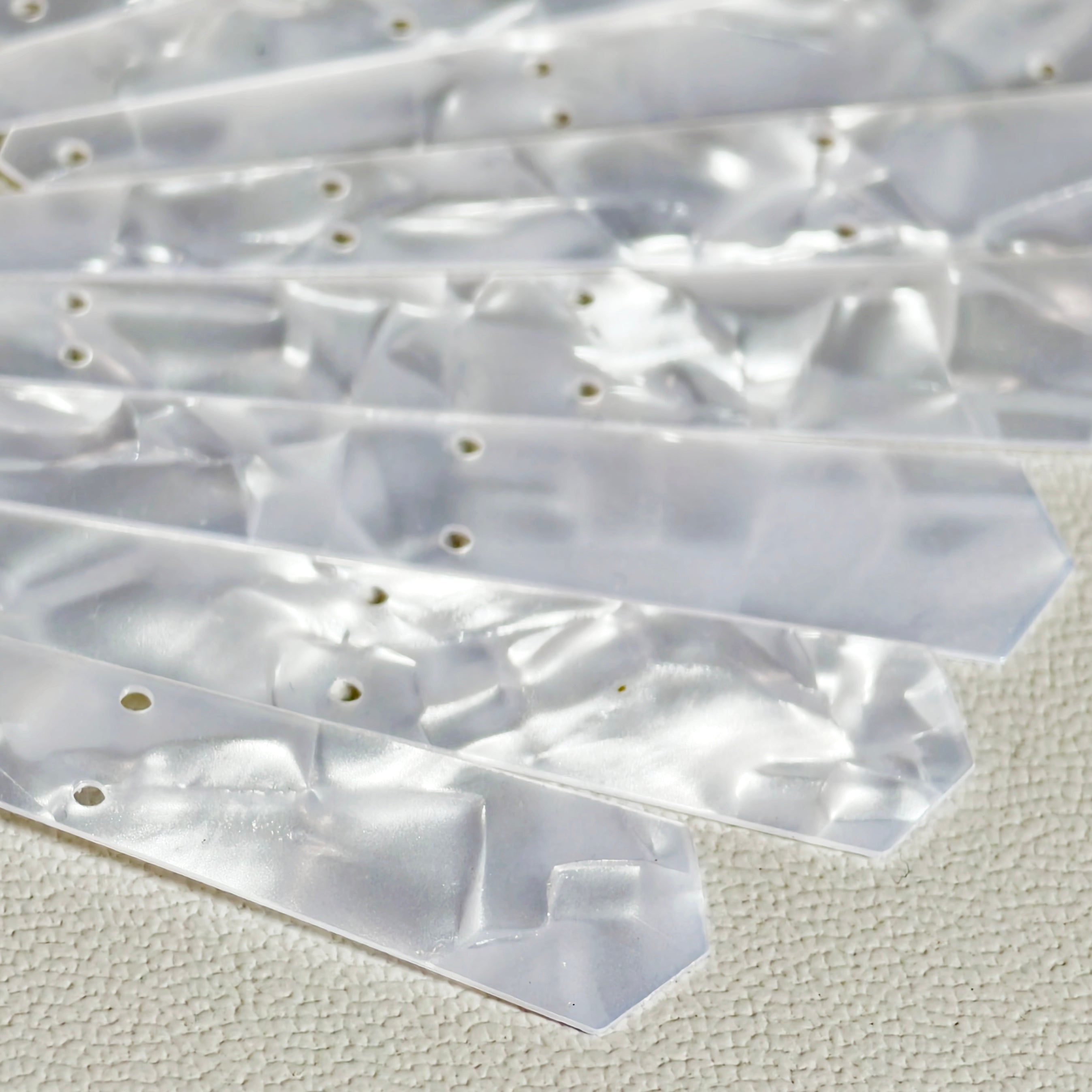 Sequins - white pearly luster - 02