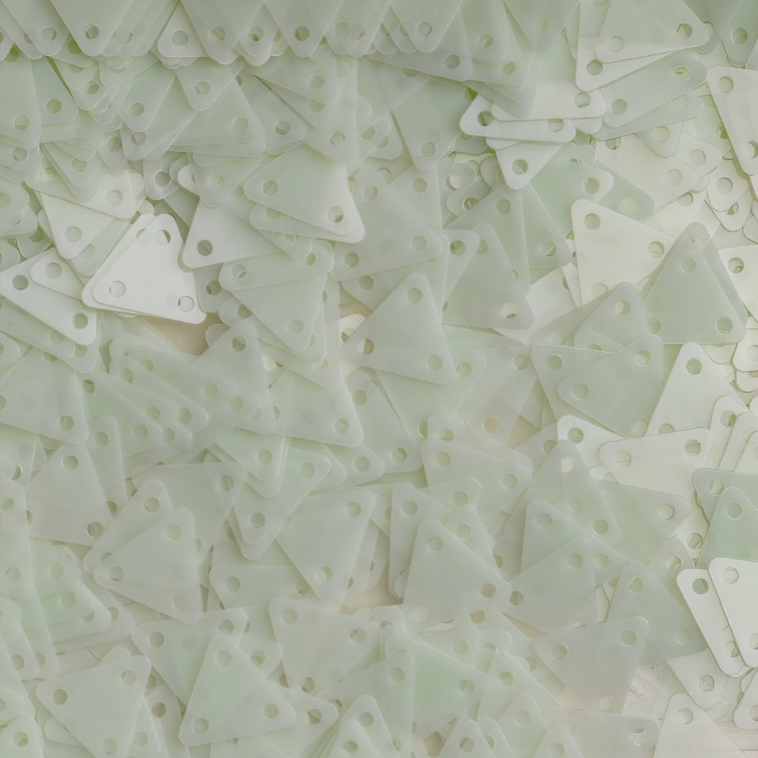 8mm Rounded Triangle Sequins set（ 8 colors ）