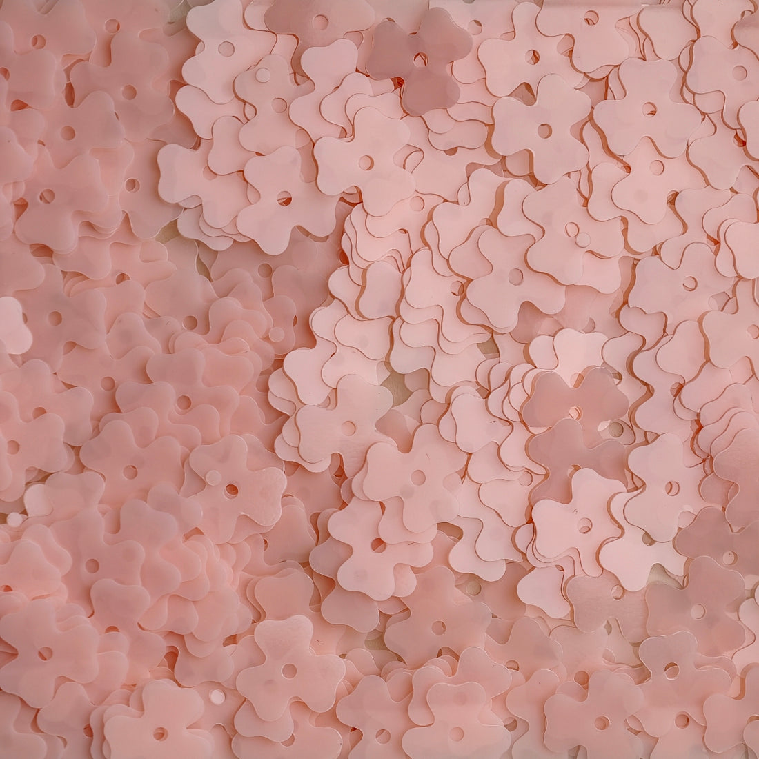 7mm 3-Petal Flower Sequins set （ 7 colors ）