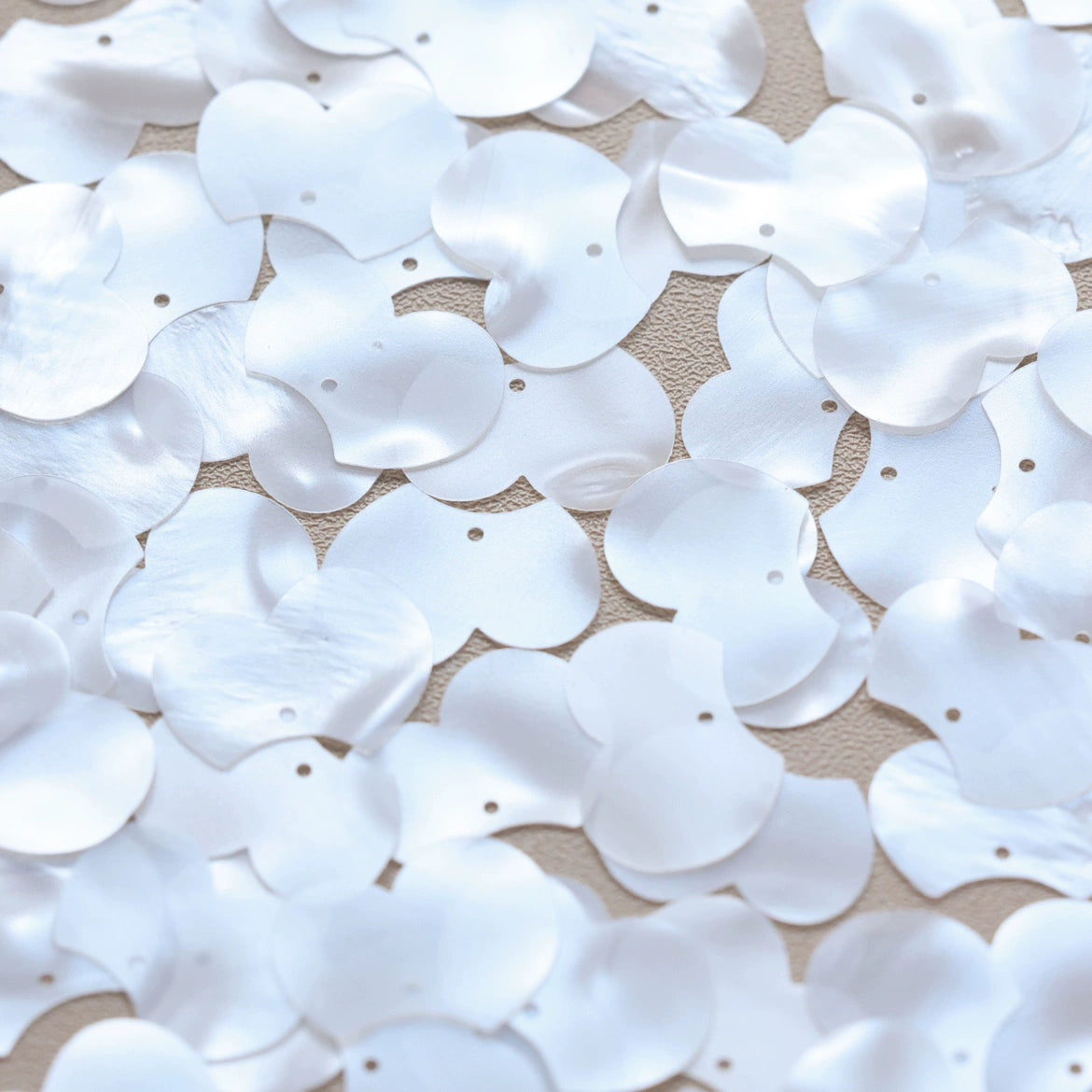 Flat Sequins 16 x 12mm - BLANC NACROLAQUE