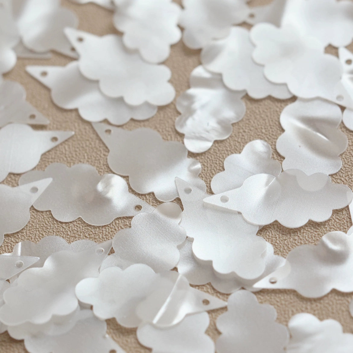 Flat Sequins 20 x 10mm - BLANC NACROLAQUE