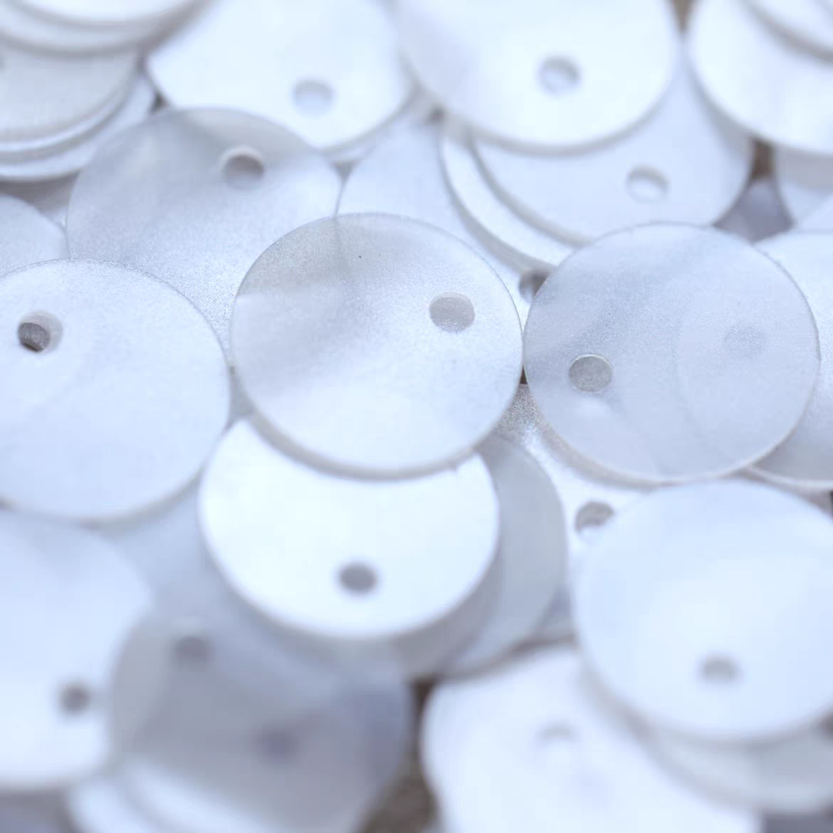 Flat Sequins Border Hole 6mm / 8mm - BLANC NACROLAQUE